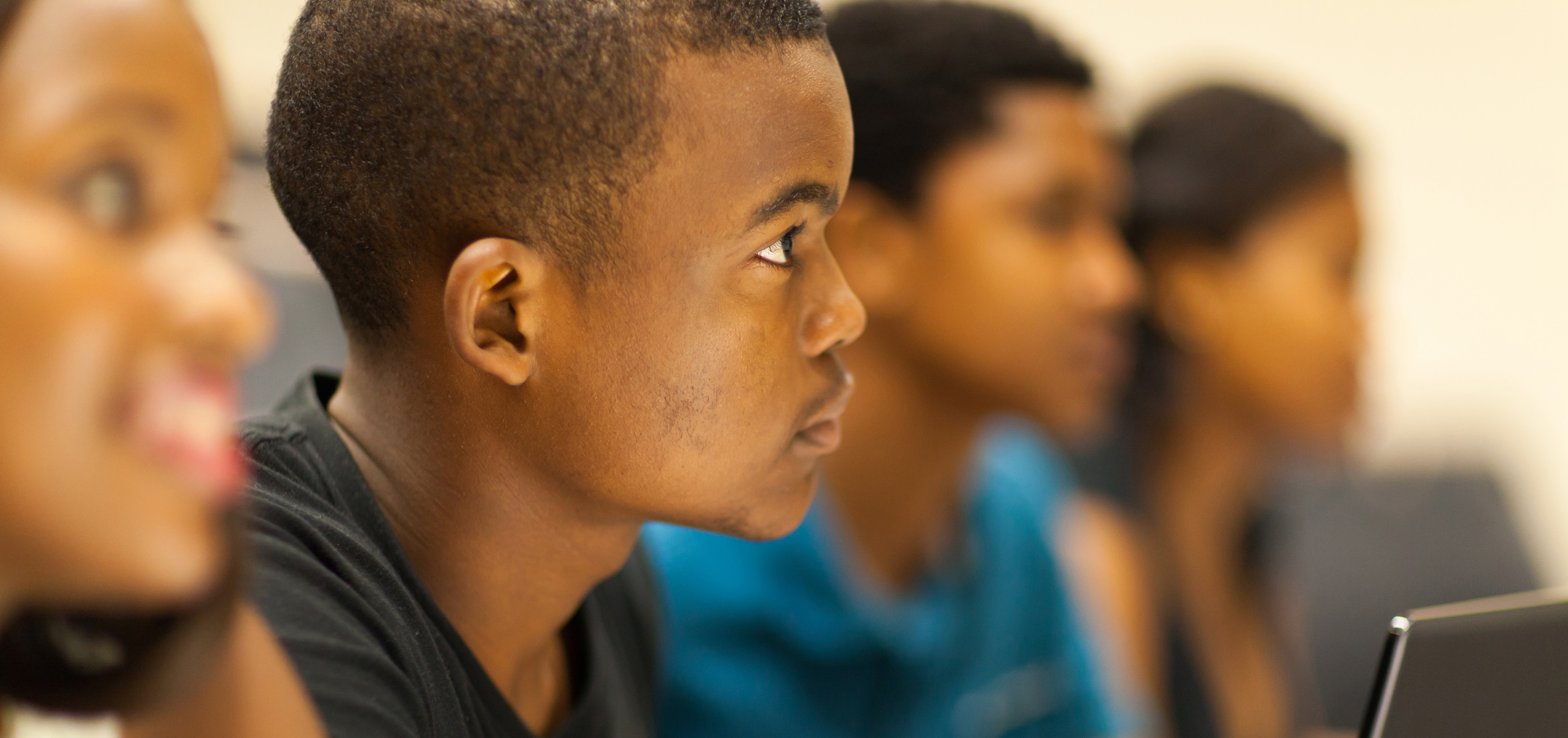 group of college student in lecture room groupe d'étudiants